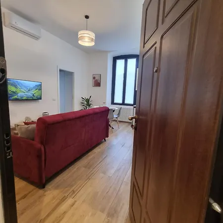 Apartament Spacious In Como