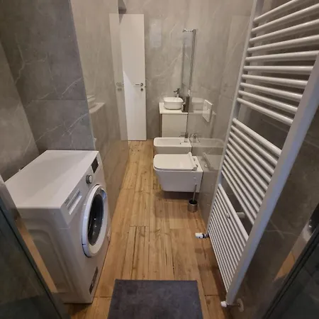 Apartament Spacious In Como